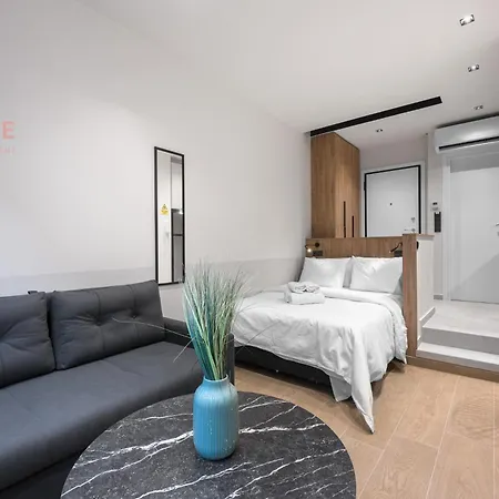Vellow Door, Nilie Hospitality Mgmt Daire