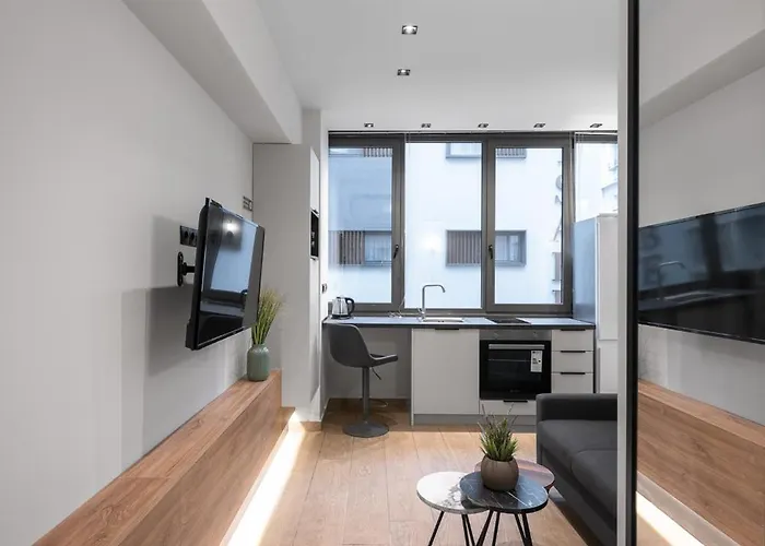 Vellow Door, Nilie Hospitality Mgmt Soluň