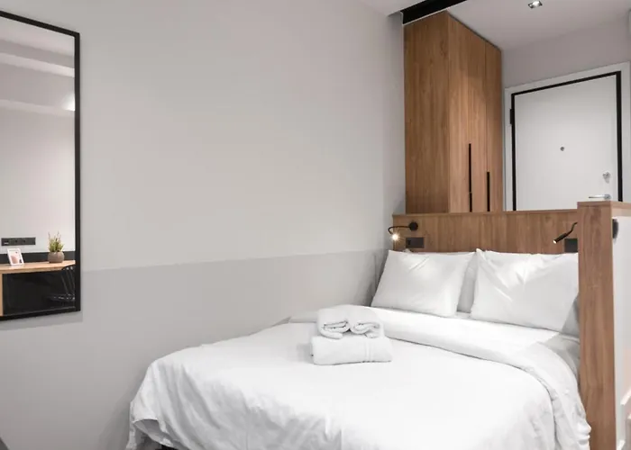 Vellow Door, Nilie Hospitality Mgmt Soluň